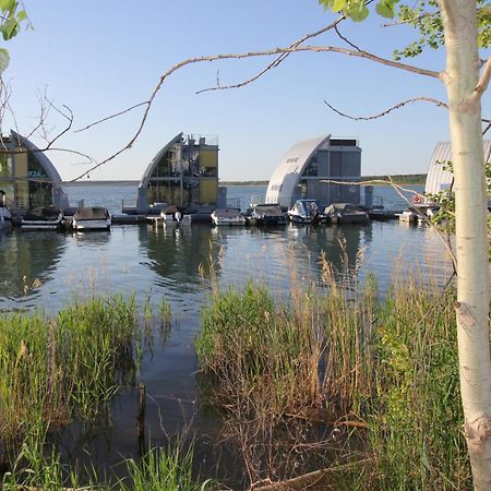 Schwimmende Ferienwohnung Sundowner Elsterheide Ngoại thất bức ảnh